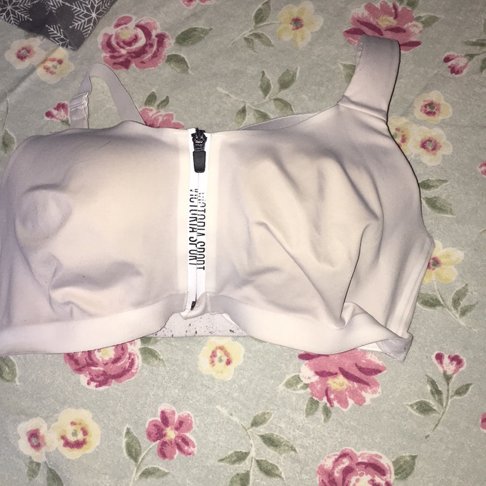 White victorious secret sports bra